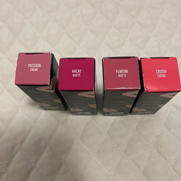 Kylie Jenner Lipstick. 4 different shades. 2 are Crème and 2 are Matte - Picture 2 of 2